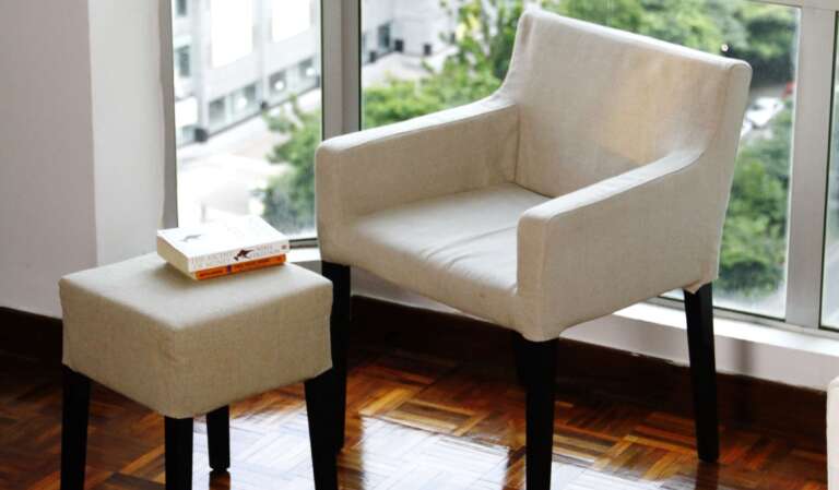 Esszimmerstuhlbezüge: Der preiswerte Erneuerungstrick fürs Esszimmer