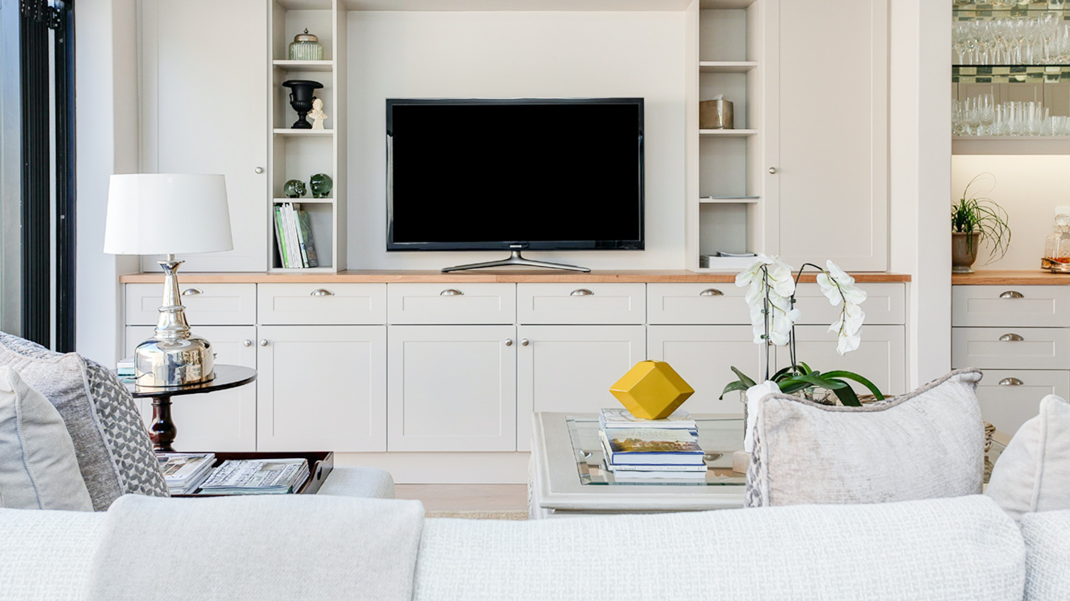 白いソファを清潔に保つ方法 Comfort Works ブログ デザインインスピレーション