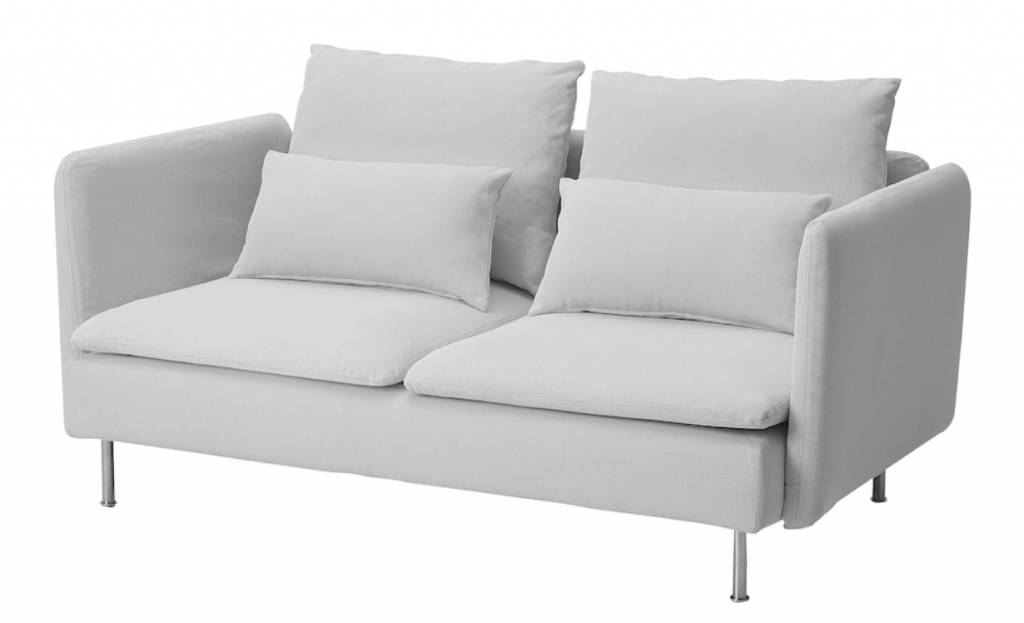 IKEAのソーデルハムン3人掛け魂魄尾ソファ。大きな座面と快適な座り心地、その魅力を保ったままのコンパクトサイズが嬉しい。