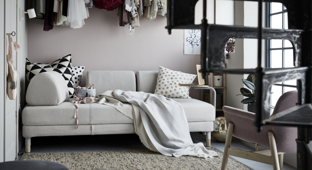 IKEAのフロッテボーはシンプルな構造かつ収納機能もあるおすすめのソファベッドです。