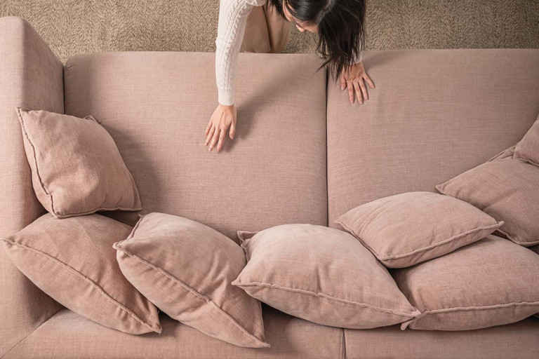 Chenille vs. Samt: Was ist der richtige Sofastoff für dich?