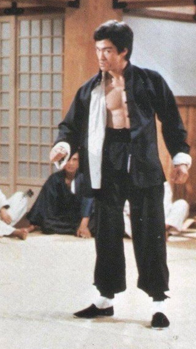 Bruce Lee black kung fu outfit Halloween costume ideas