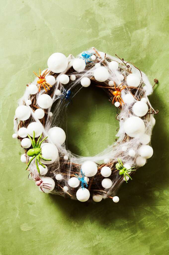 spider egg wreath halloween decor idea