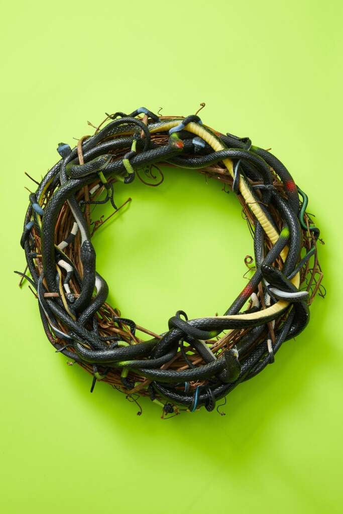 rubber snake wreath Halloween decor ideas