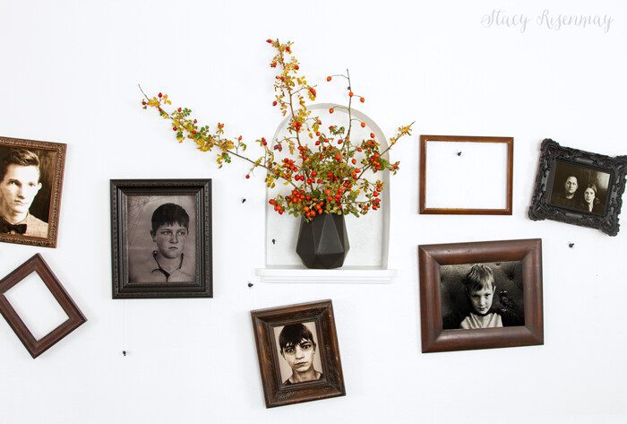 scary family photos Halloween decor ideas