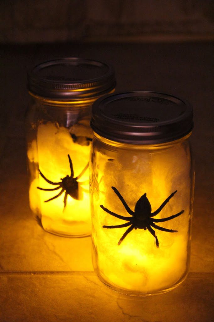 Spider-in-jar lantern Halloween house party decor