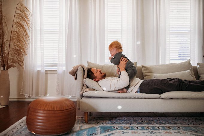 vater-baby-sohn-spielen-feng-shui