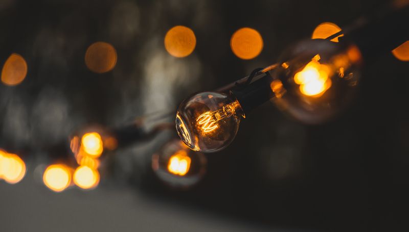 close-up-fairy-lights-summer-outdoor-party