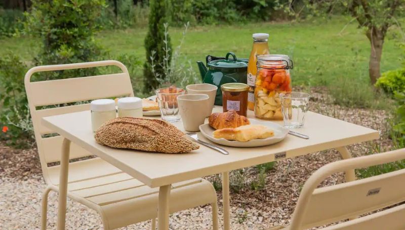 LAtelier-garden-breakfast-summer-getaway